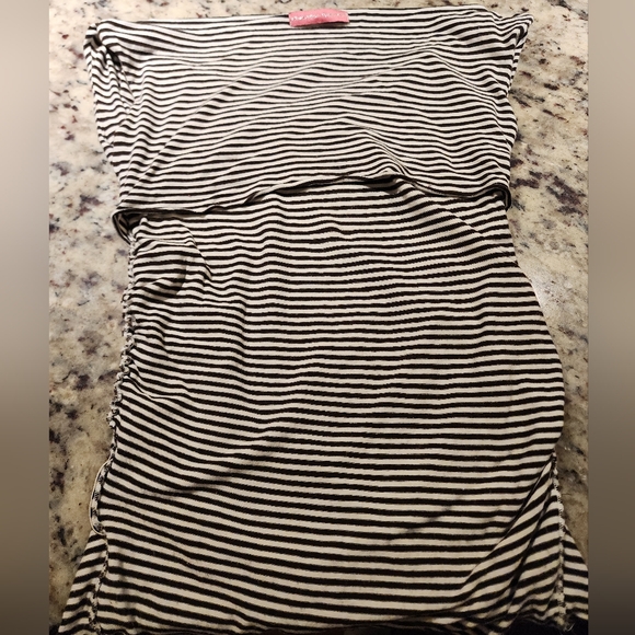 Francesca Frrante Overlaying Top with Ruching Sides Small - Picture 4 of 10